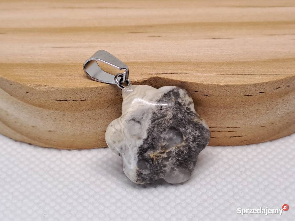 Zawieszka wisiorek kwiatek chalcedon Warszawa