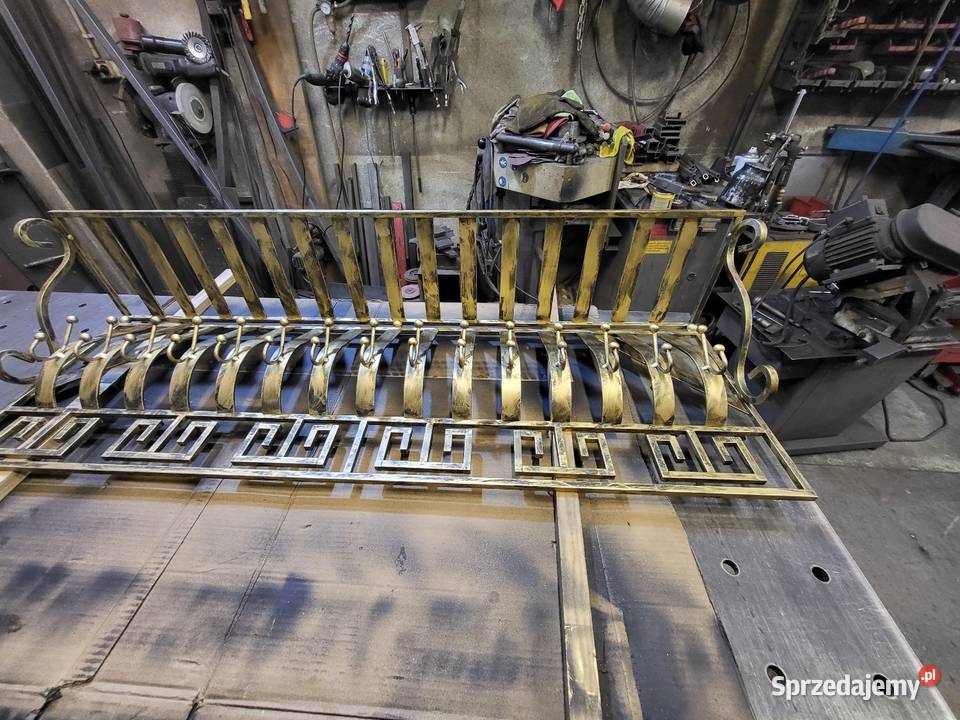 Wieszak z półka kuty 120