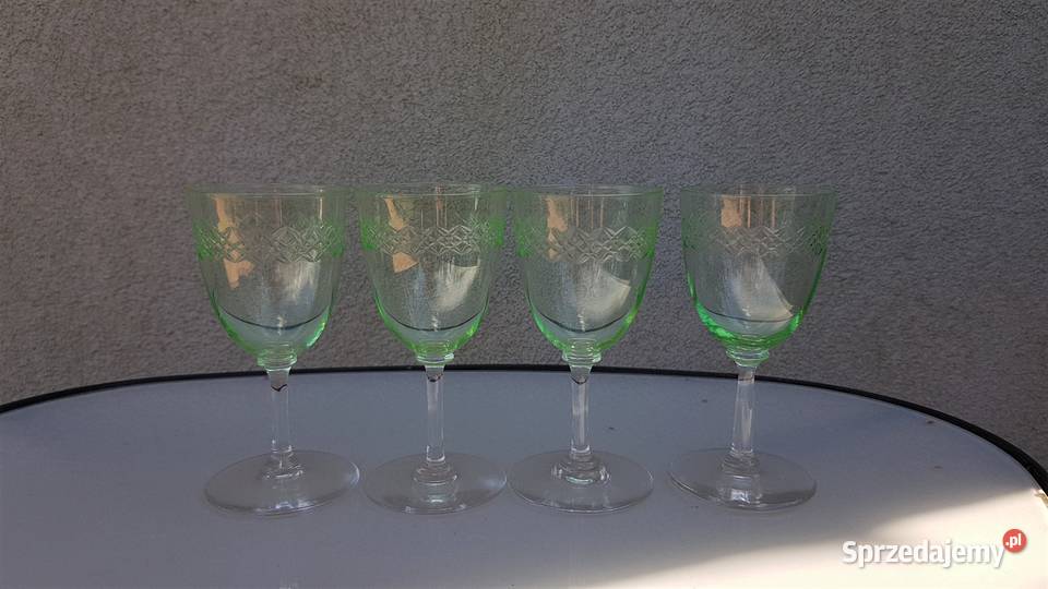 Kieliszki szkło uranowe Porcelana i szkło