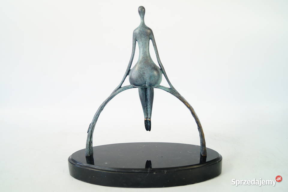 Figura z brązu rzeźba Nowoczesna siedzaca wielkopolskie Gizałki
