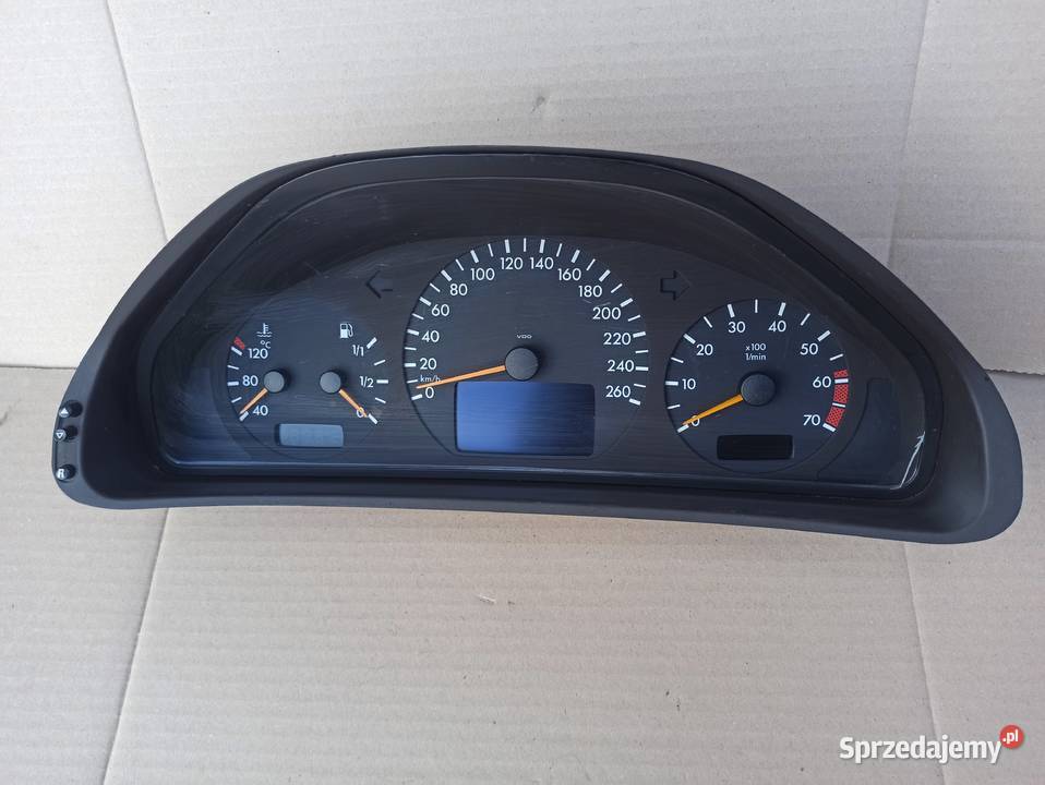 Licznik A2085403711 Mercedes W208 23 Kompressor osobowe dolnośląskie Bolesławiec