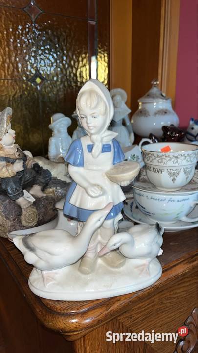 Figurka dziewczynki karmiącej gąski Syg GDR i pomorskie Gdańsk