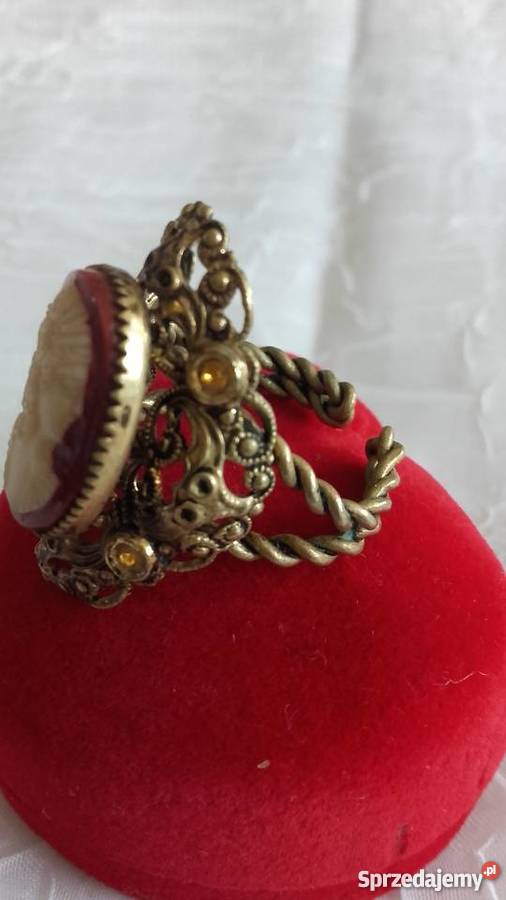 STARY PIERŚCIONEK Z DAMĄ KAMELIOWĄ Piła