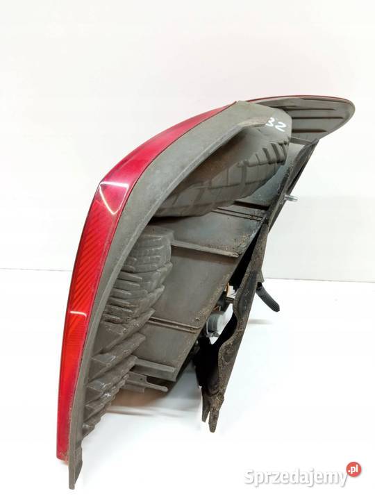 LAMPA TYŁ LEWA 5D HB LIFT Toyota Yaris II Lampy tylne