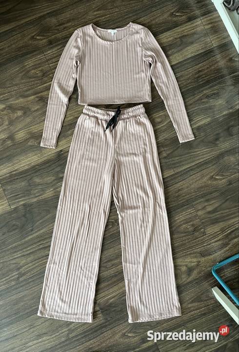 Komplet damski z szerokimi spodniami różowy Ząbki sprzedam