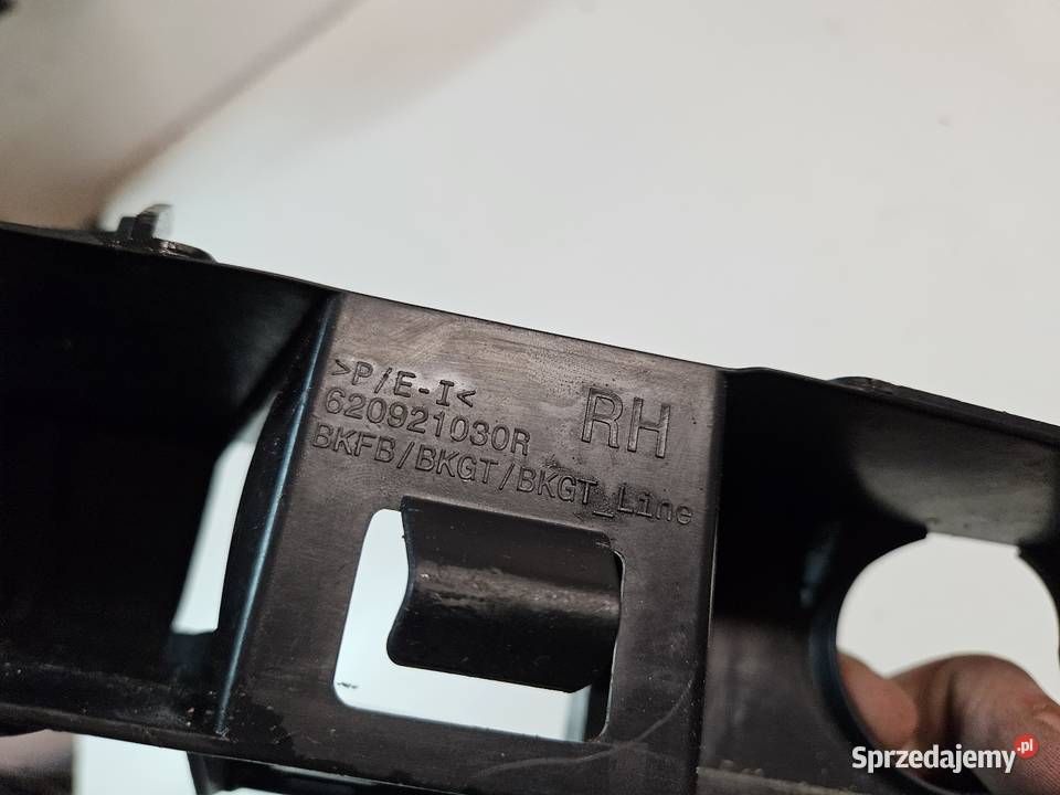 RENAULT MEGANE IV 4 ŚLIZG PRAWY ZDERZAKA PRZÓD Międzychód