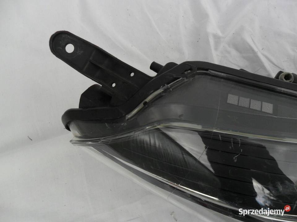 REFLEKTOR PRZÓD STRONA PRAWA TOYOTA YARIS