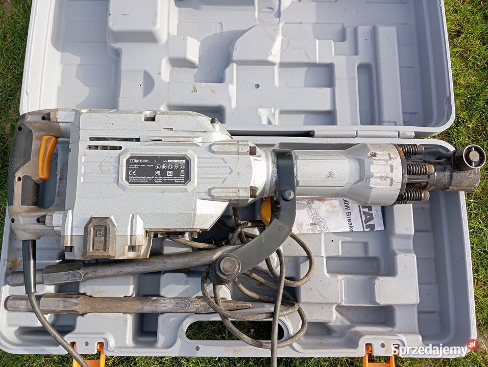 Młot wyburzeniowy Titan 1700W 45J Czmoń