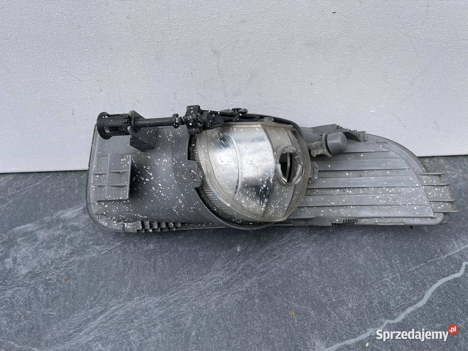 SKODA SUPERB 2 PRAWY HALOGEN Lampy przednie Ostroróg