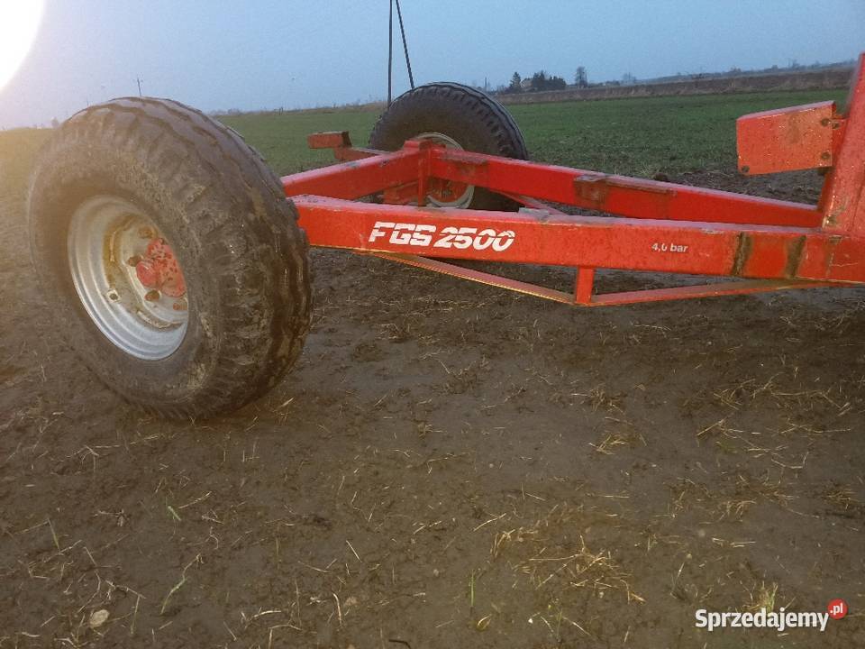 Wózek do rozsiewacza opryskiwacza