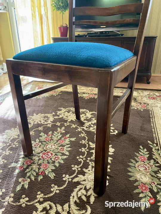 Stylowe krzesła vintage ciemne drewno niebieskie