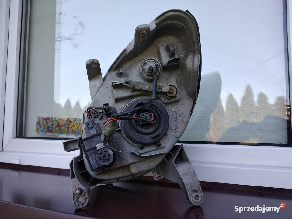 Daihatsu Sirion M100 lampa przednia prawa Sieradz