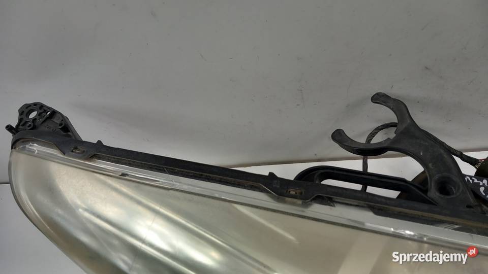 PEUGEOT 5008 I LAMPA PRZÓD PRAWA Zbierkowo
