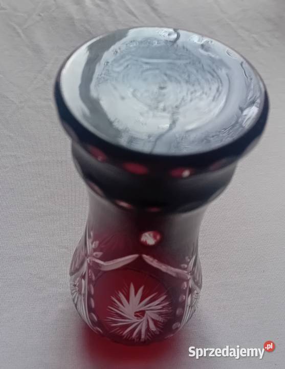 Rubinowy ręcznie szlifowany wazon kryształowy Koźminek