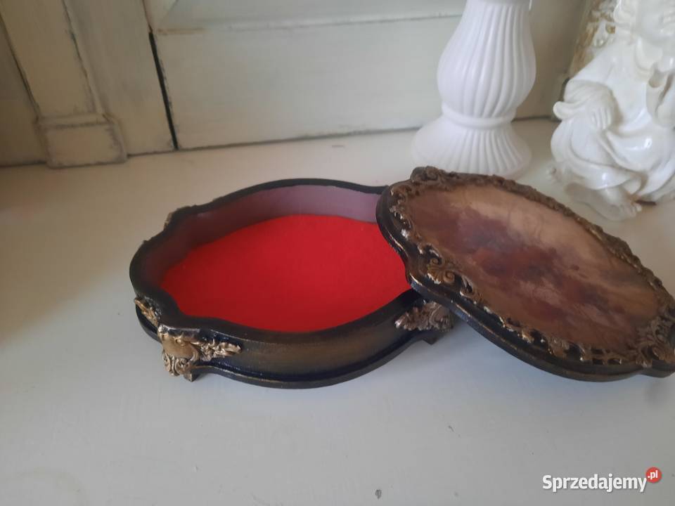 Szkatułka retro na bizuterięprezent