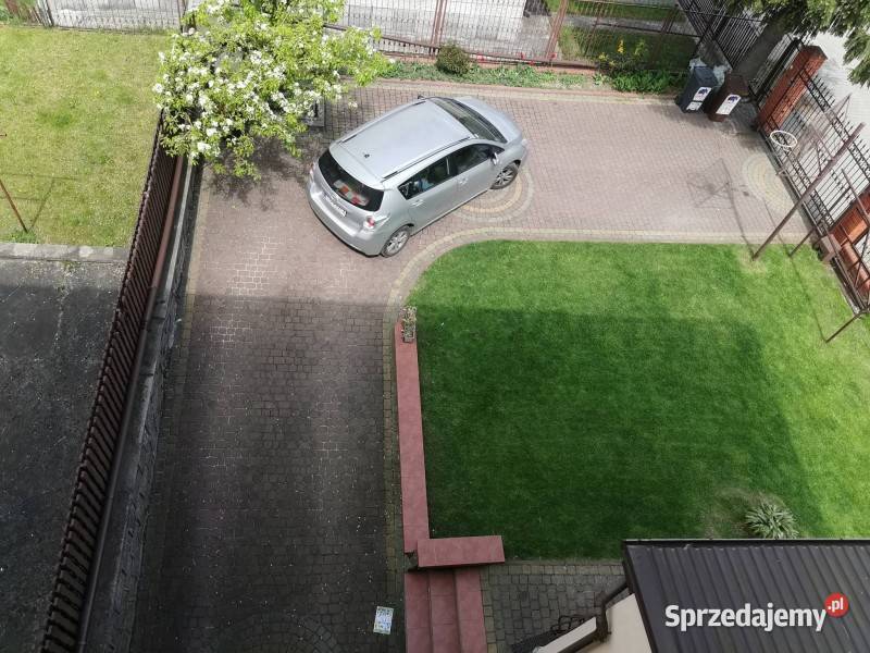 Dom w zabudowie bliźniaczej o powierzchni około 220 m2
