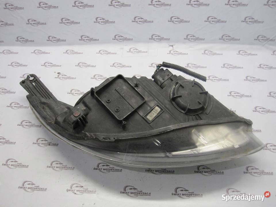 FORD FOCUS MK3 III 13r lampa lewa przód