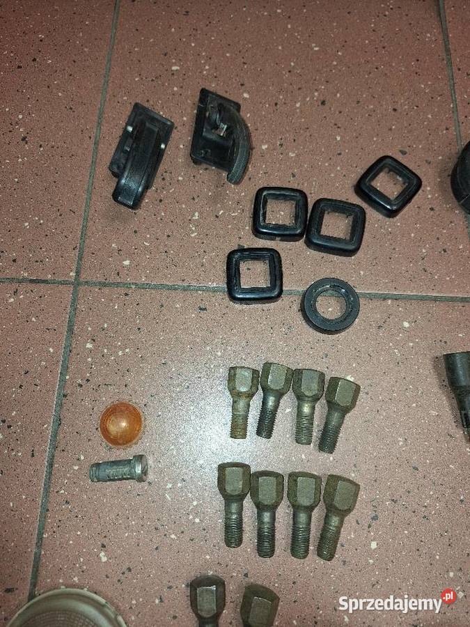 Fiat 126p 125 części korek rozeta klamka śruby osobowe Strzyżów
