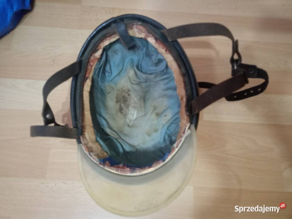 Kask orzeszek z daszkiem Świerczów