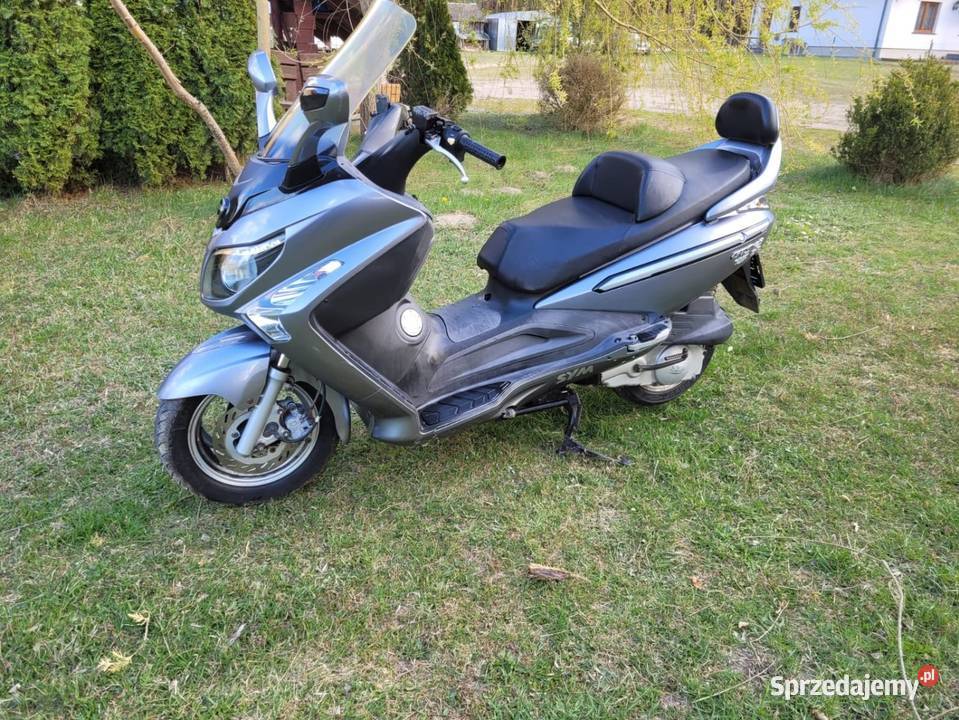 Suzuki Burgman 650 executive Czartajew