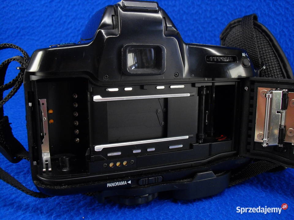 NIKON F70 z obiektywem i handgripem