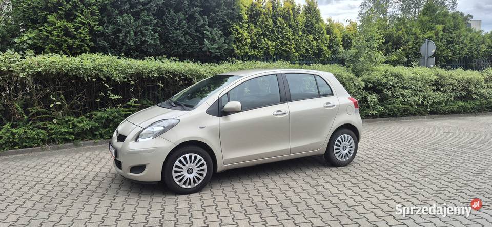 Toyota Yaris II 13 133Salon 70 GarażowanyZłoty nieuszkodzony Warszawa