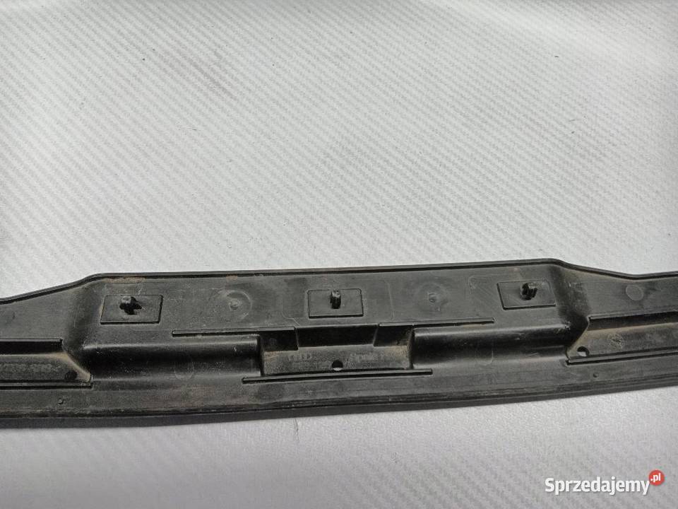 OSŁONA USZCZELKI MASKI AUDI A1 82A823126