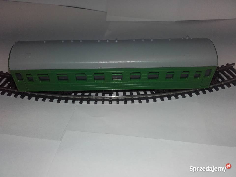 pasażerski wagon czteroosiowy w skali TT Piko