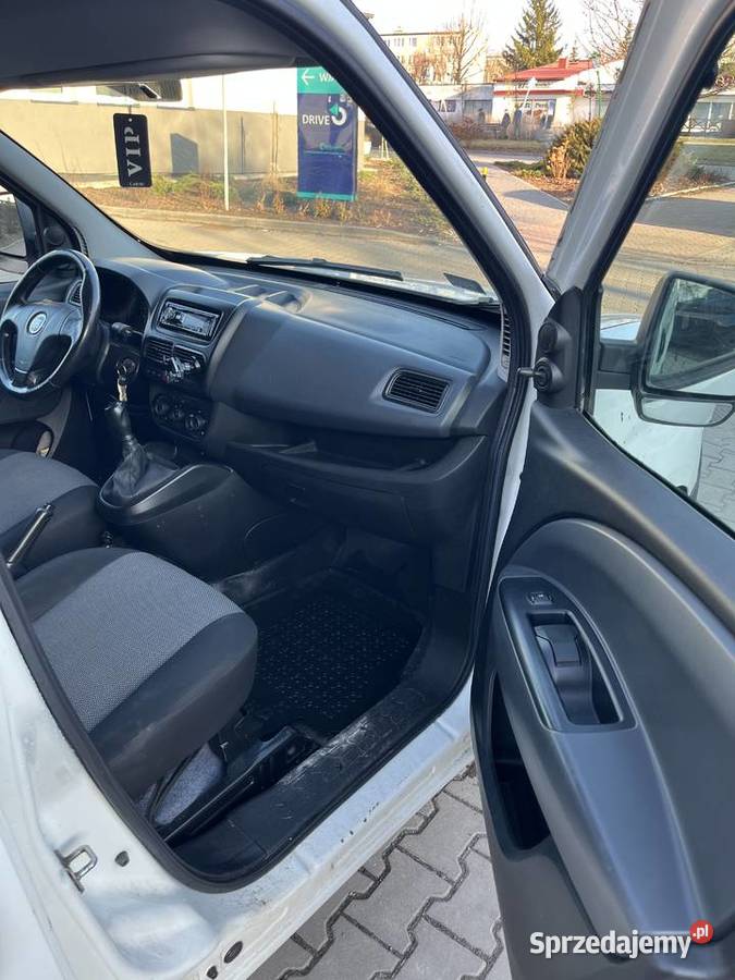 Fiat Doblo II 13 90 niski przebieg Rok produkcji 2011 Radomsko