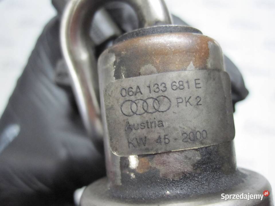 Audi TT 18 T 01r 224 listwa wtryskowa 06A133681E