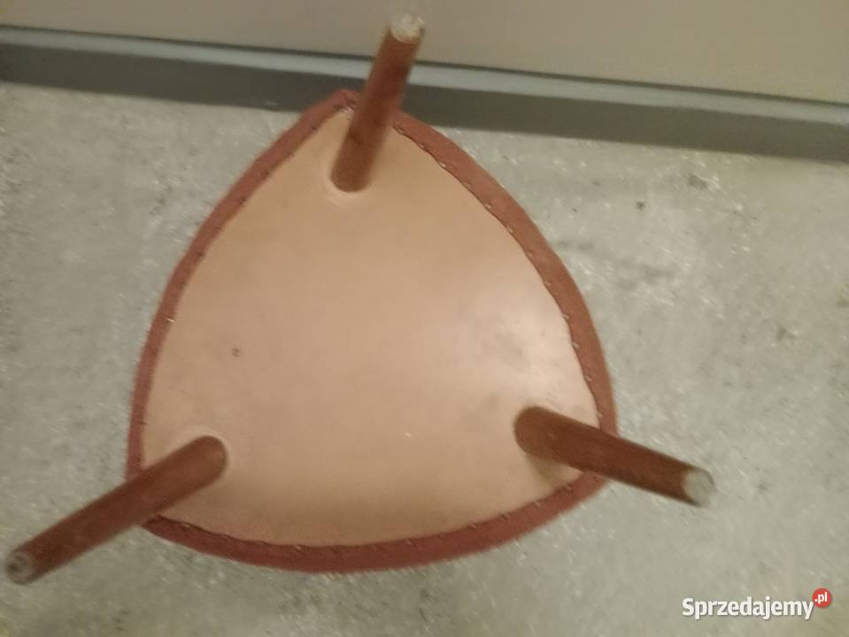 Taboret patyczak z okresu PRL