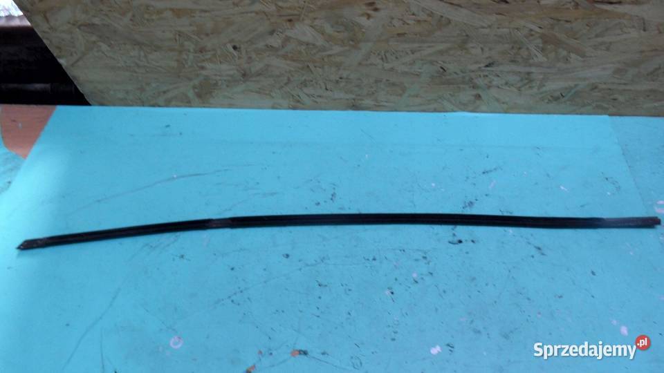 BMW E81 E87 LIFT 09r listwa zgarniająca drzwi Listwy