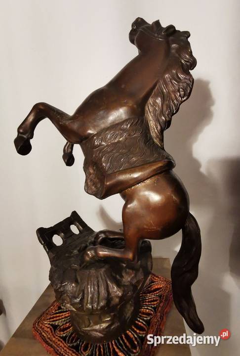 figurka konia w galopie stającego dęba Piękna łódzkie Łódź