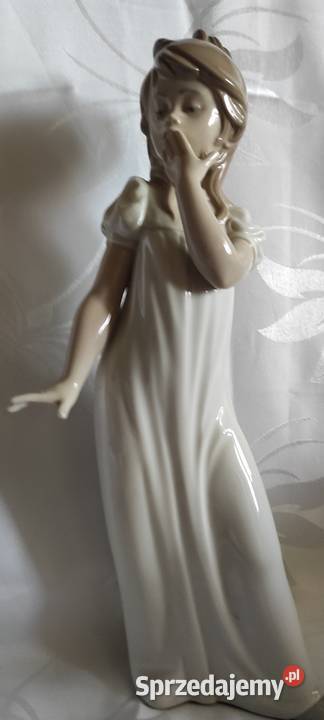 Figurka NAO autorstwa Lladro przedstawiająca Pabianice