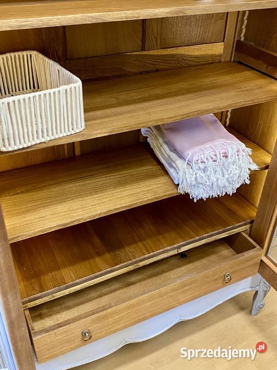 Witryna odnowiona jasno szara biblioteka LUDWIK Kraków