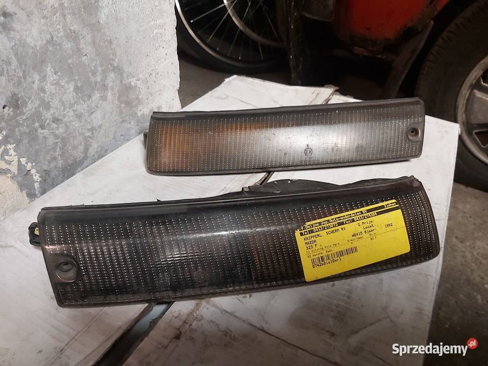 Lampa zderzak kierunkowskaz MAZDA 323F prawa i