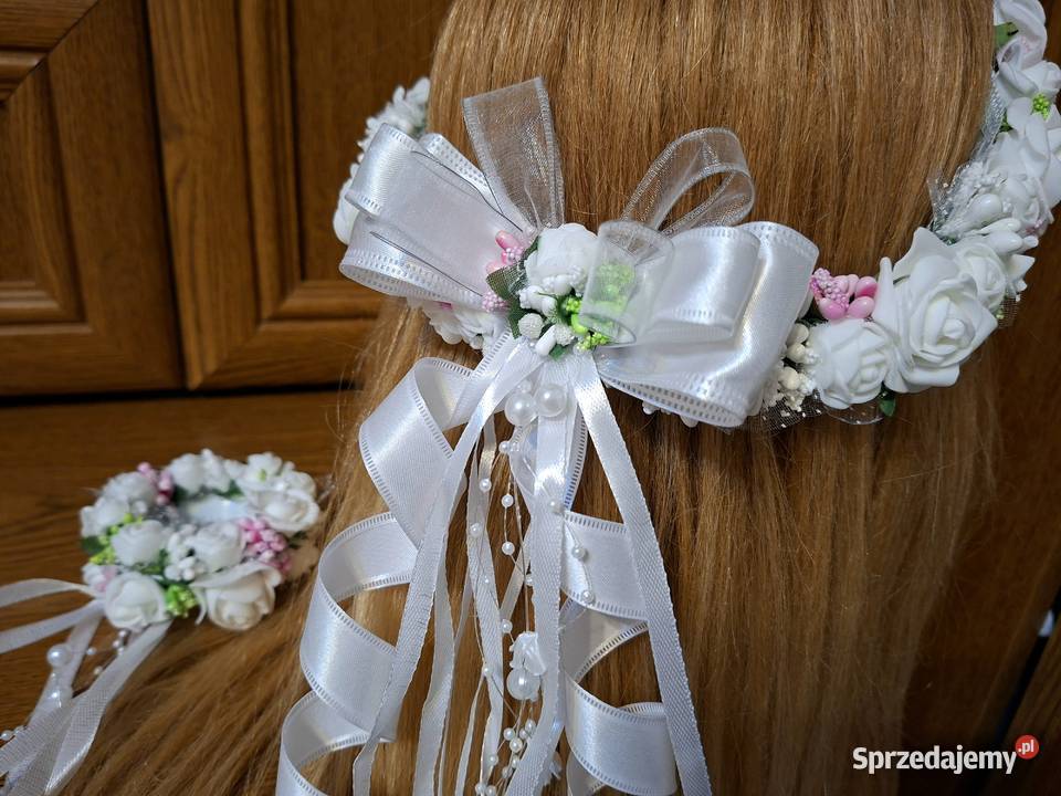 Wianek komunijny z ozdobą świecy Pozostałe Borów