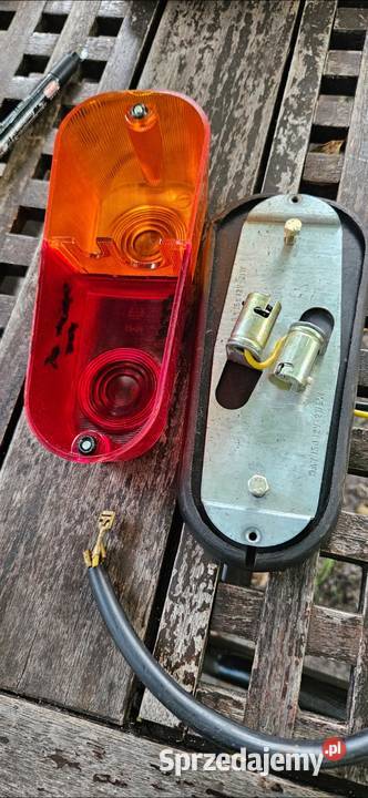 Syrena 105OryginałNowa lampa lama tylna z gumą osobowe Lampy tylne Barlinek