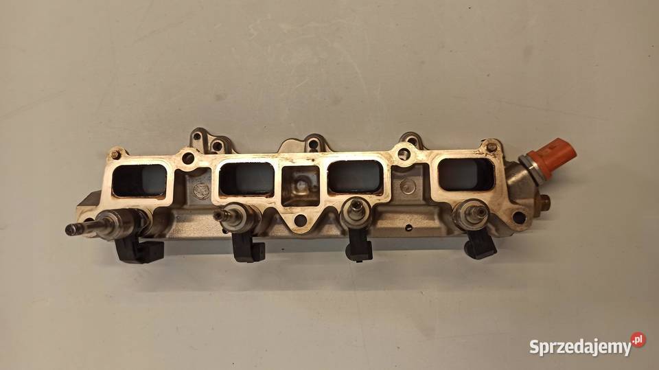 LISTWA Z WTRYSKAMI VW EOS 0261545051 06J906051D