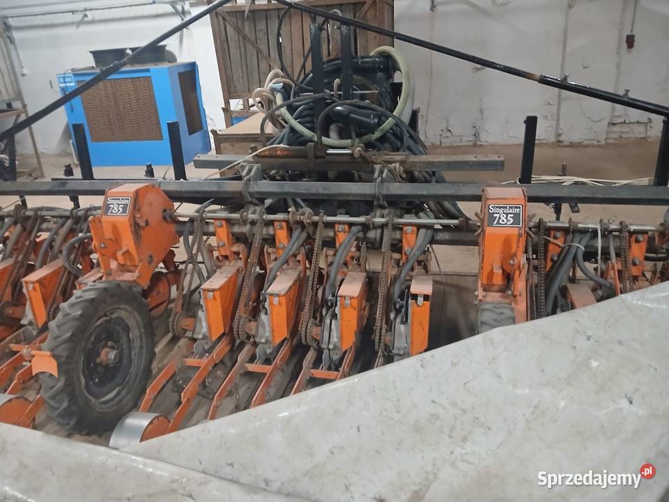 Siewnik do cebuli rzotkwi itd nieuszkodzony Nysa sprzedam