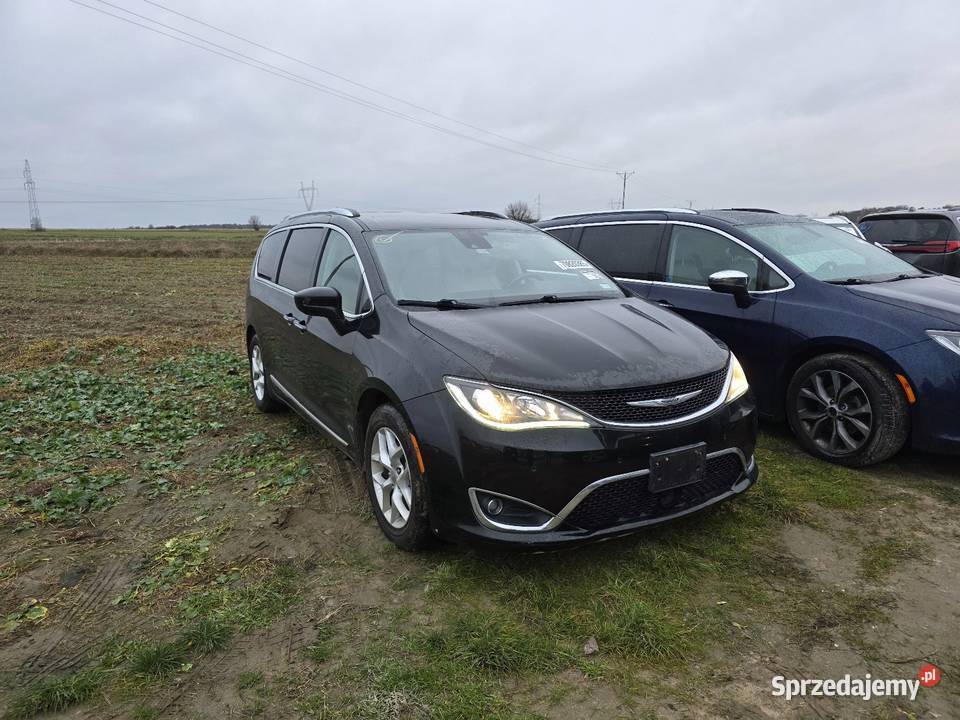 Chrysler pacifica 2018r touring L wersja 8osób Pacifica