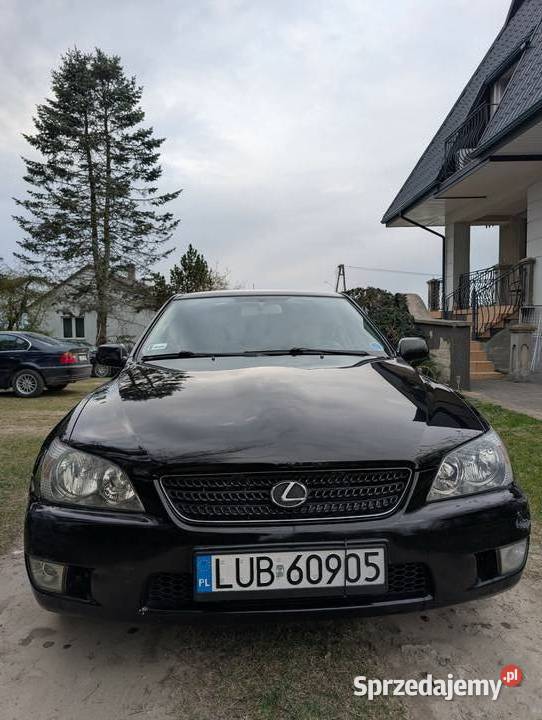 Lexus is200 Doinwestowany 20r6 automat Benzyna Krasienin-Kolonia