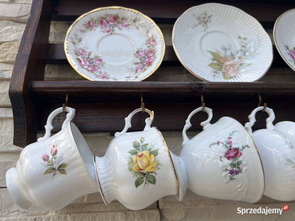 Stara porcelana sygnowana filiżanka na półce Porcelana i szkło