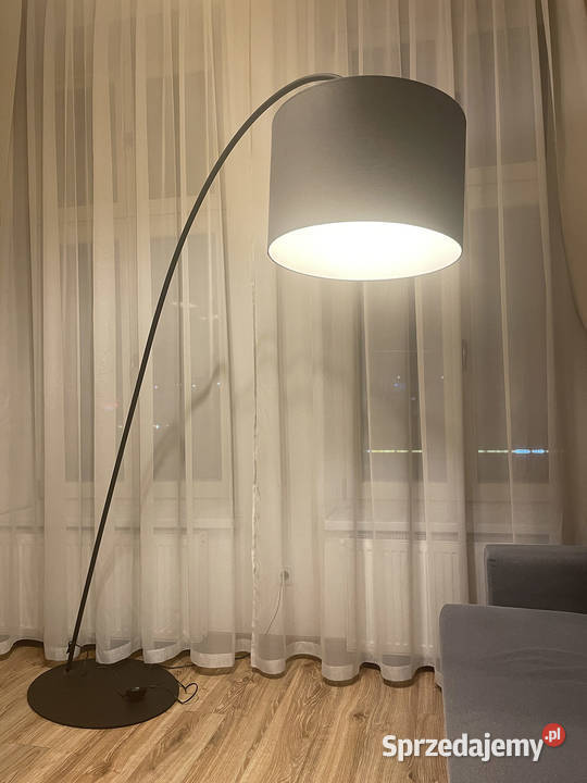 Czarna lampę podłogową nowoczesny design Kraków