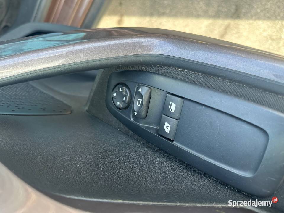 Peugeot 2008 I 12 VTi Pure Tech Active Benzyna łódzkie