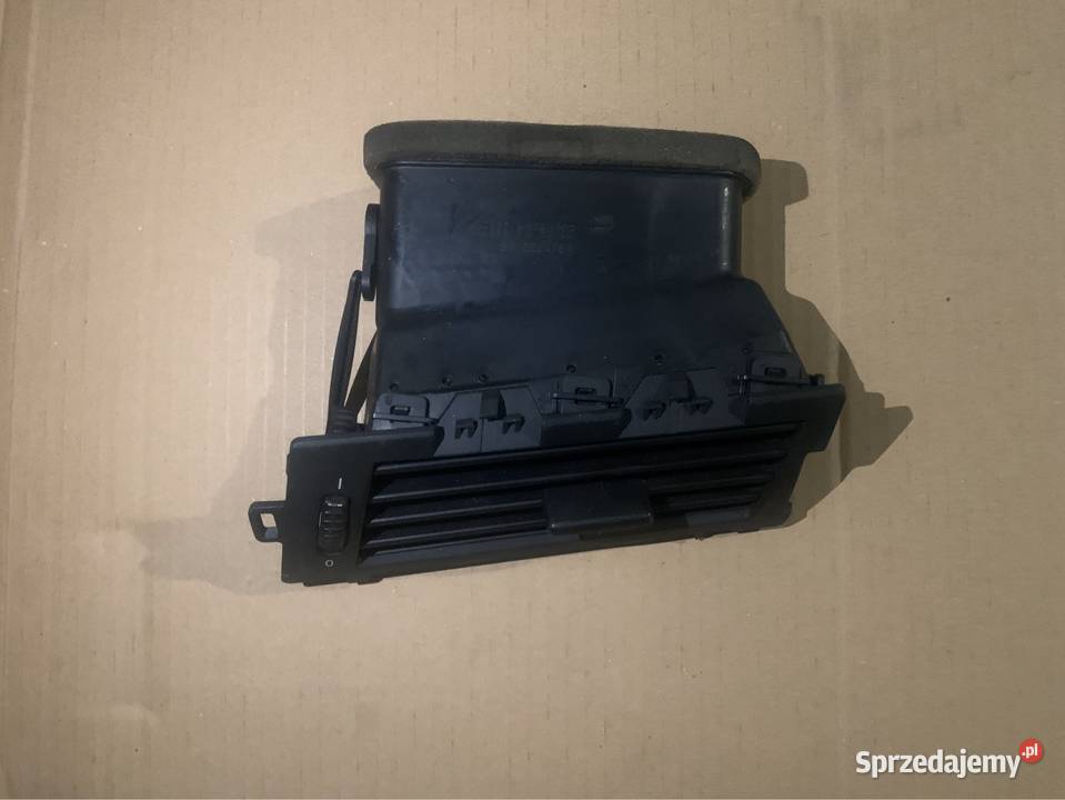 Kratka nawiewu konsoli 6910732 bmw 5 e60 e61 Wyposażenie wnętrza Szczecin sprzedam