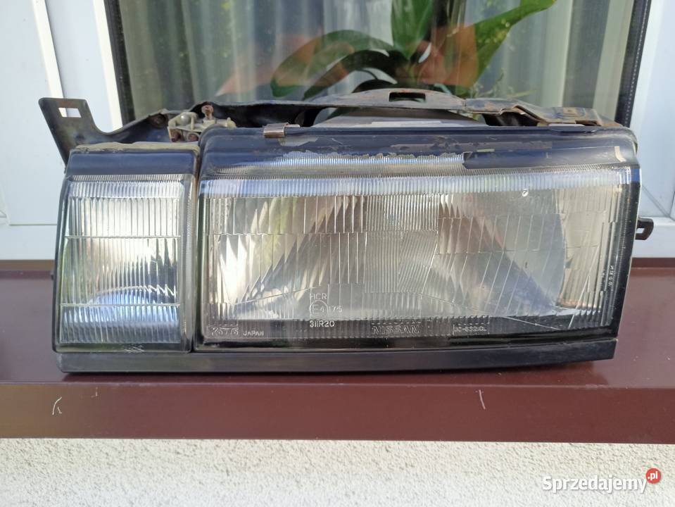 Nissan Sunny B12 Coupe lampa przednia reflektor Sieradz