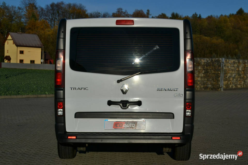 Renault Trafic 20 dci 130 ambulans karetka nosze Kęty