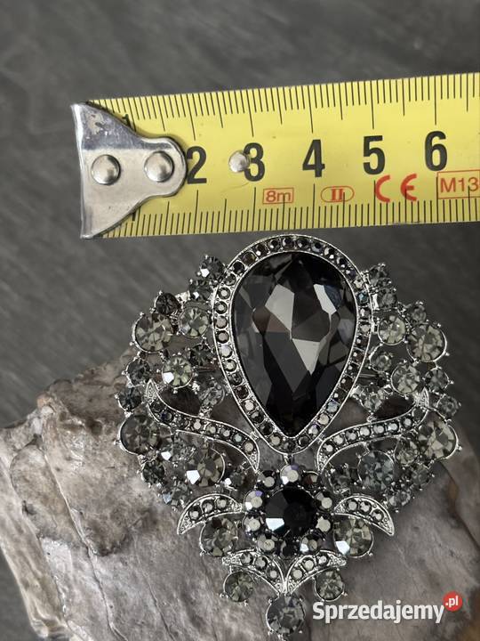 Piękna biżuteryjna broszka z ruchomą łezką sprzedam