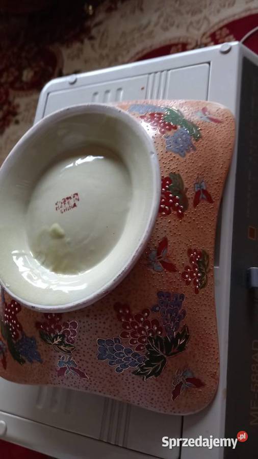 Patera z złotymi uchwytami